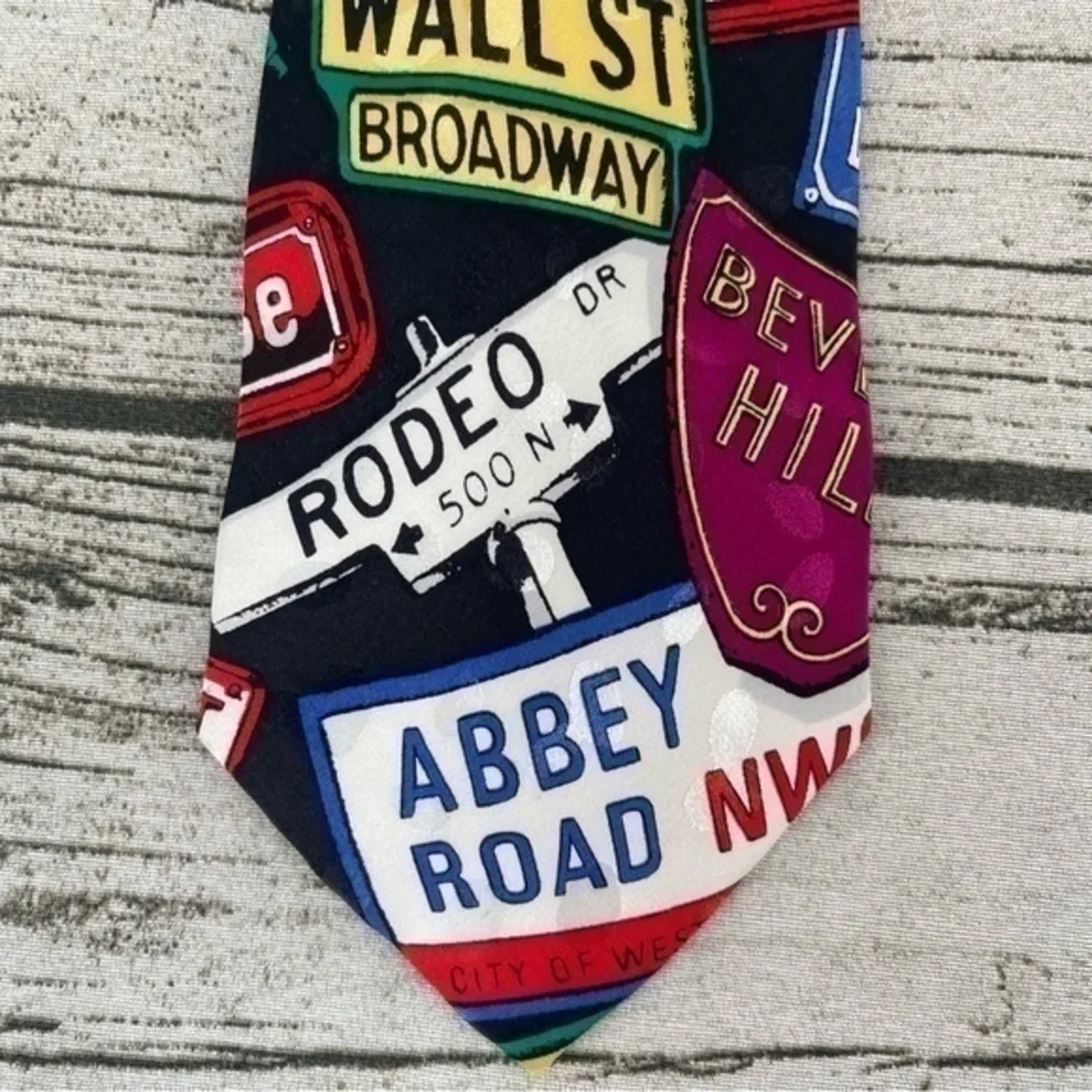 Vintage ADDICTION street signs silk tie